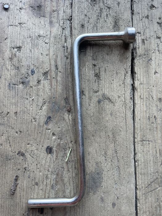 Докатка, домкрат та рвзне для BMW X3e83