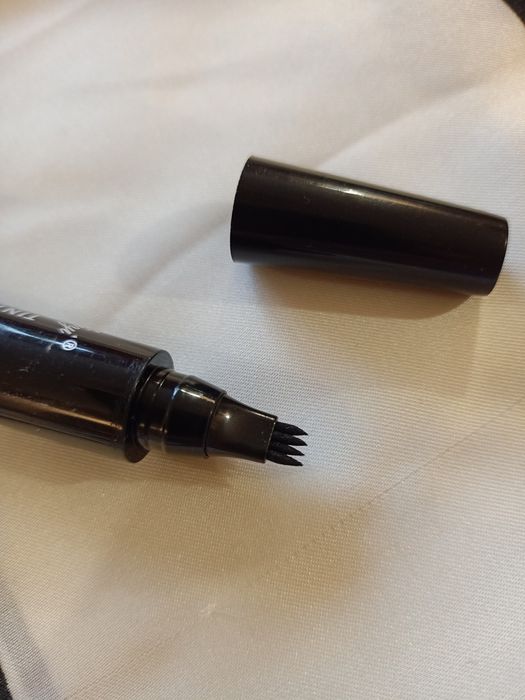 Nowy pisak do brwi czarny