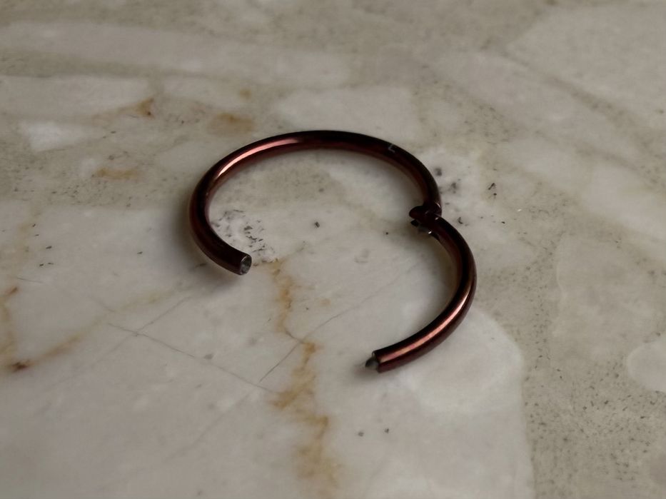 Unisex kolczyk 8 mm piercing 20 G kółko segment tytan
