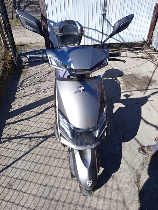 Скутер Електро скутер