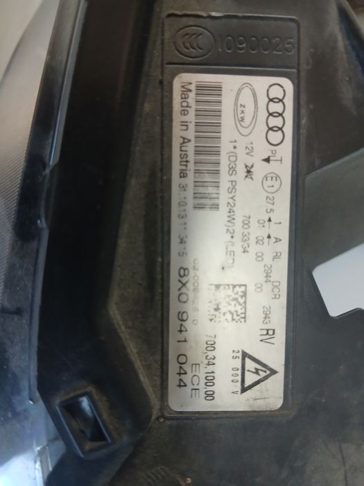 lampa przód prawa AUDI A1 8X0941044