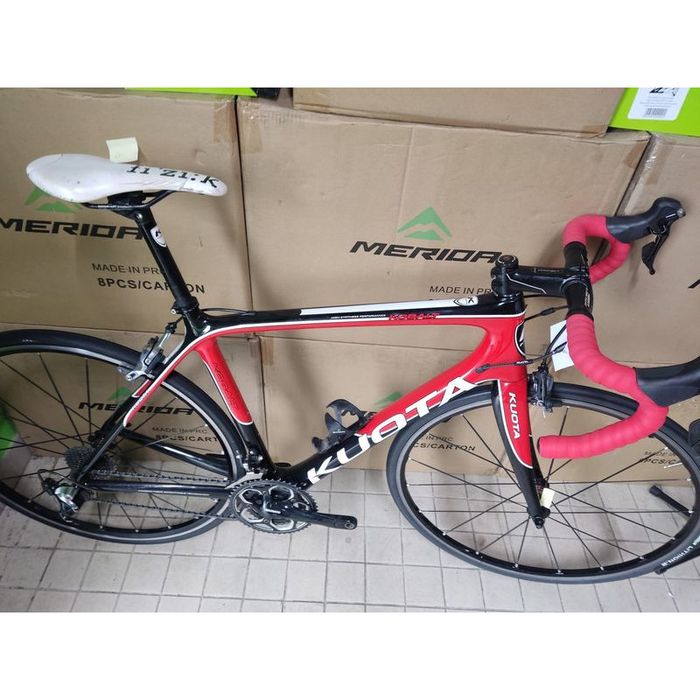 Bicicleta de carbono com durace 11v