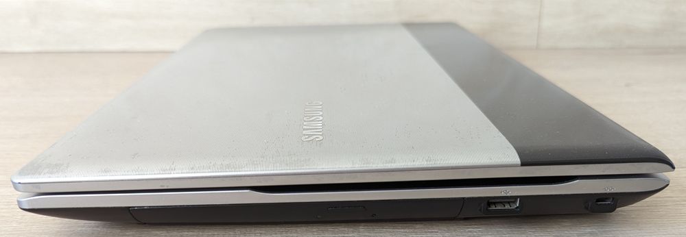 Ноутбук Samsung RV513