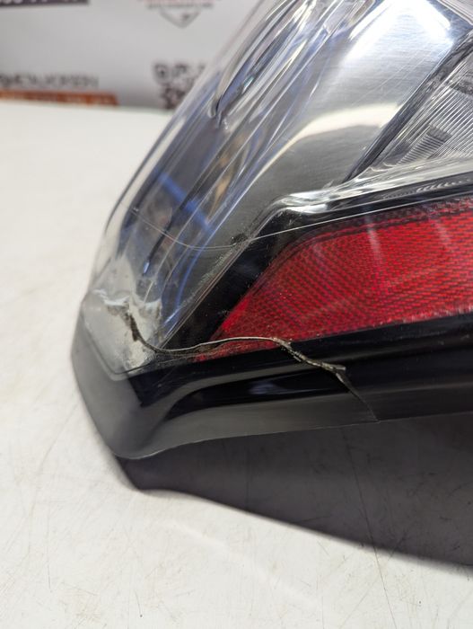 Задній лівий стоп Toyota 4Runner 5 рестайлінг 2014-2024 дефект