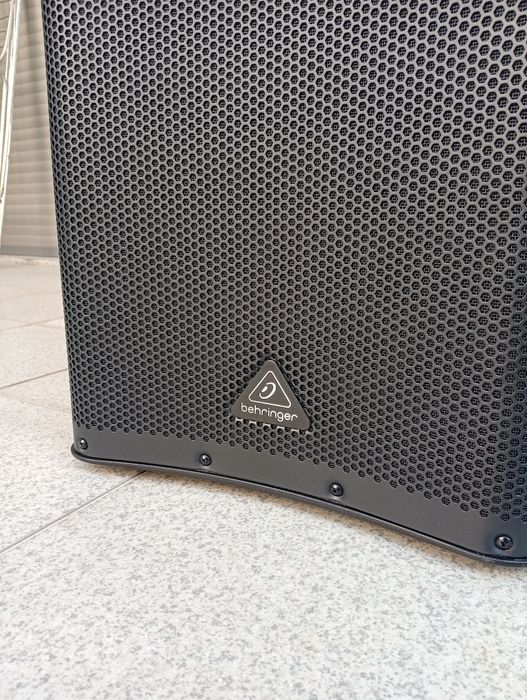 2 colunas ativas marca Behringer Dr115dsp Novas !