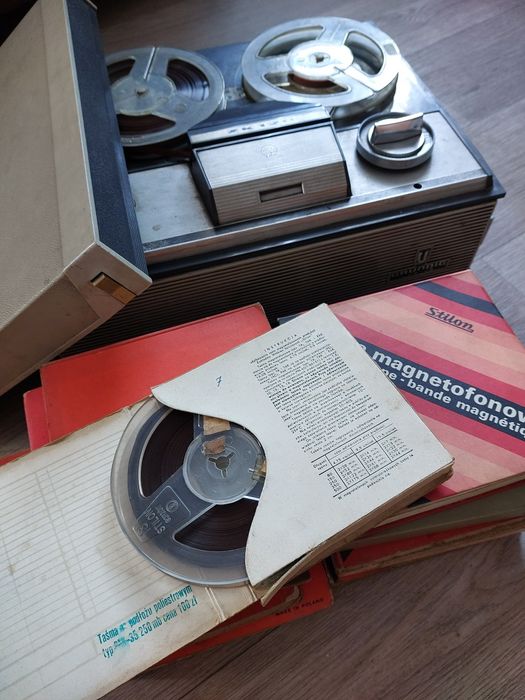 Magnetofon Unitra + komplet taśm – PRL, vintage, nieprzetestowany