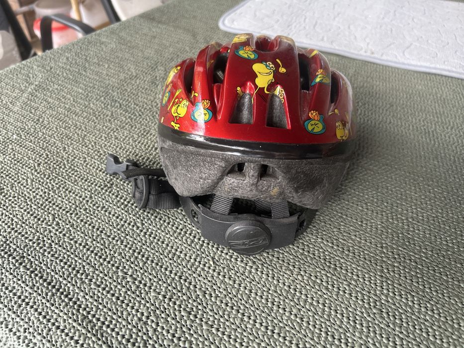 Kask dzieciecy regulowany