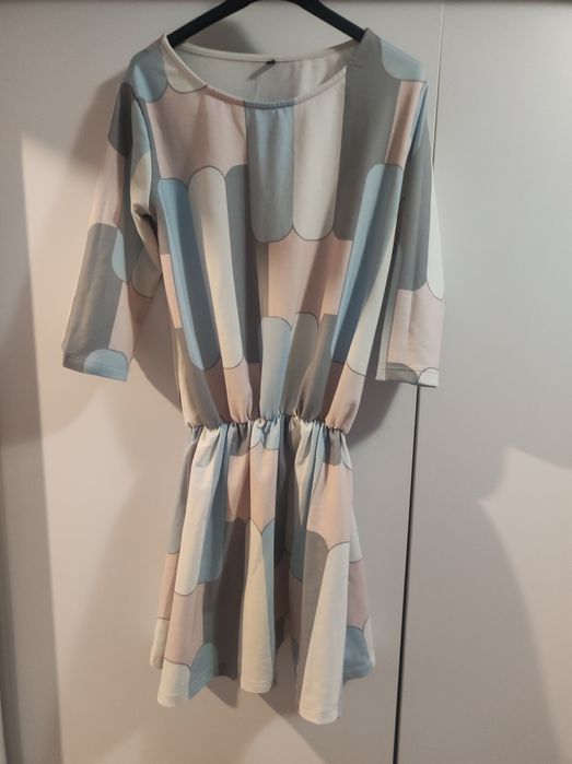 Pastelowa sukienka damska