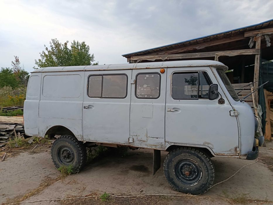 Автомобіль Уаз 2206