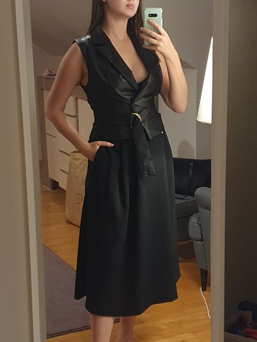 Sukienka ze skórzaną kamizelką