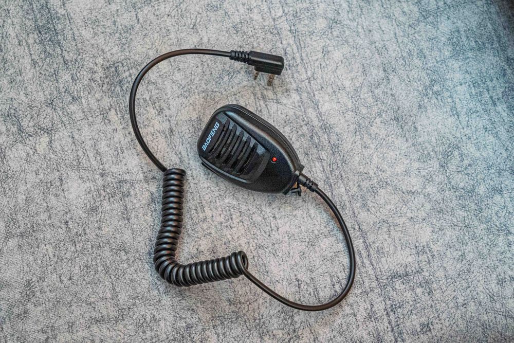 Microfone PTT para radios Baofeng.