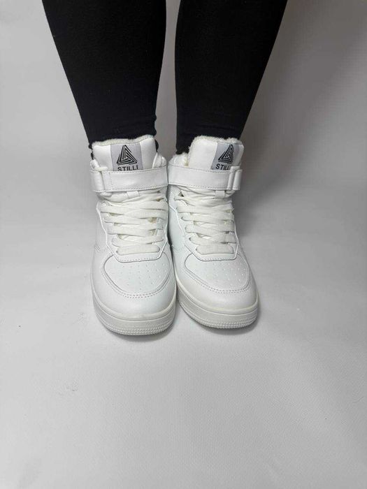 Шкіряні хайтопи черевики жіночі зимові білого чорного кольору хайтопы