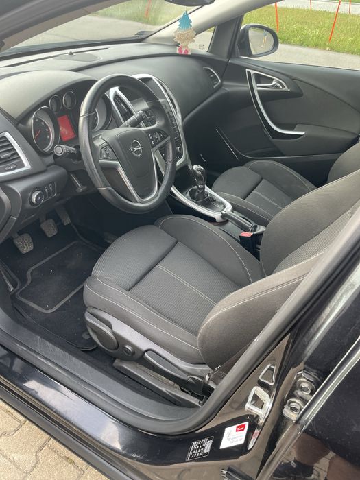 Sprzedam Opel Astra J kombi Sports Tourer
