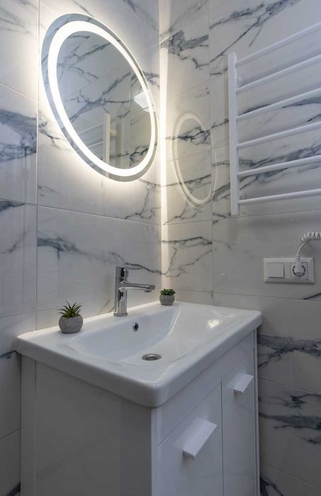 Подобова оренда- комфортна студія з ремонтом, біля метро. Світло 24/7.