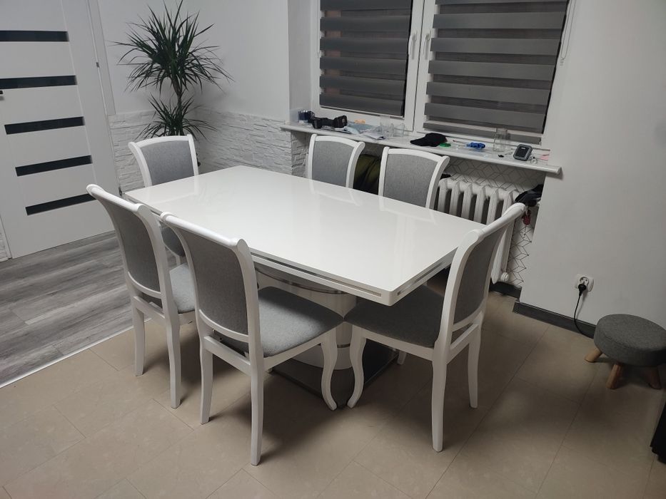 Stół 90x160 biały połysk , rozkładany , 6 krzeseł.