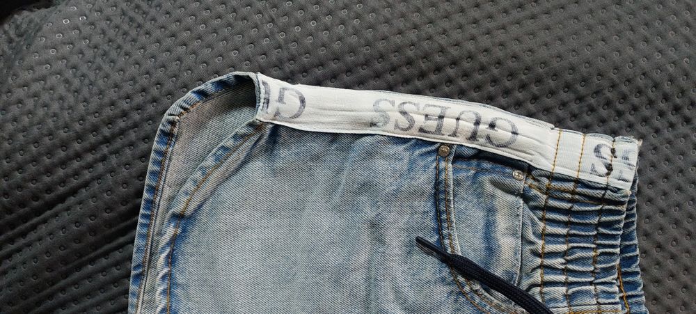 Spodenki guess z lampasem