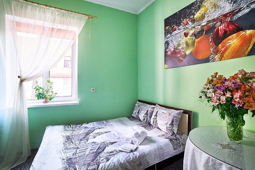 Тепла квартира в центрі, Університет Франка, Оперний