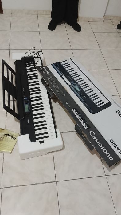 Piano Casio em ótimo estado mas com marcas de uso