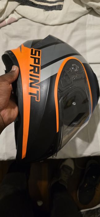 Capacete [Marca e Modelo] – Bom estado
: