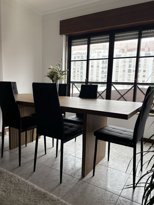 Mesa com 6 cadeiras 210 de comp x 1m de largura