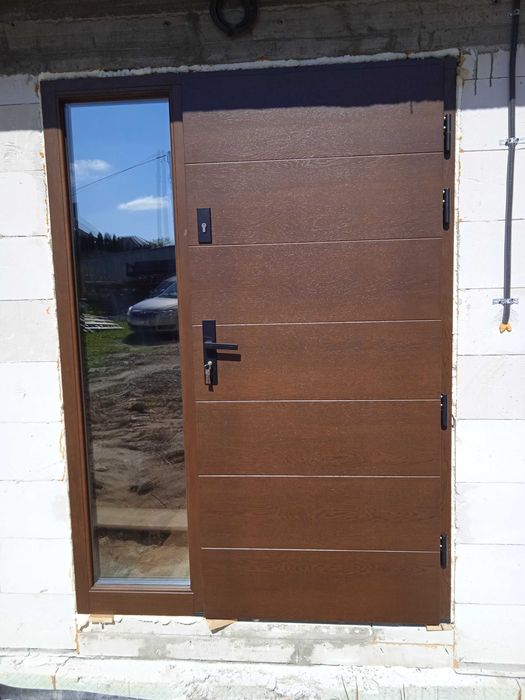 Drzwi zewnętrzne drewniane