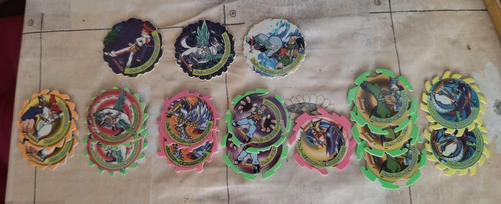 Tazos varios vendo tudo conforme foto.