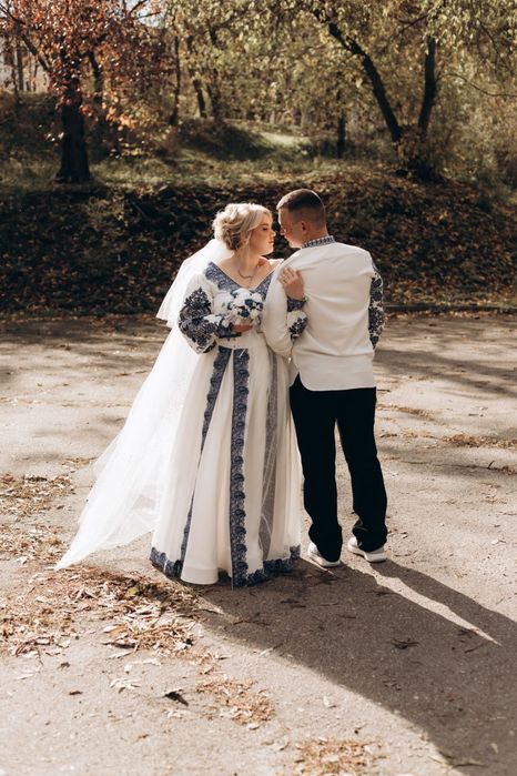 Продам весільний комплект