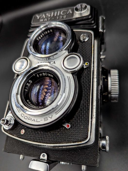 Середньоформатна камера Yachica mat-124