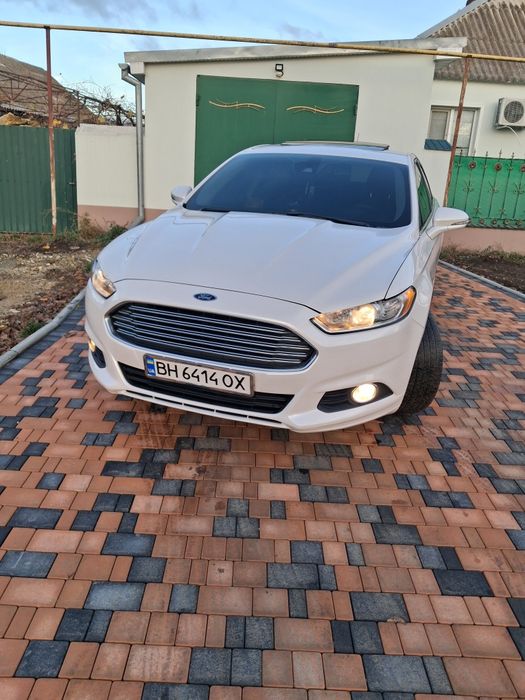 Ford fusion 2013 год.