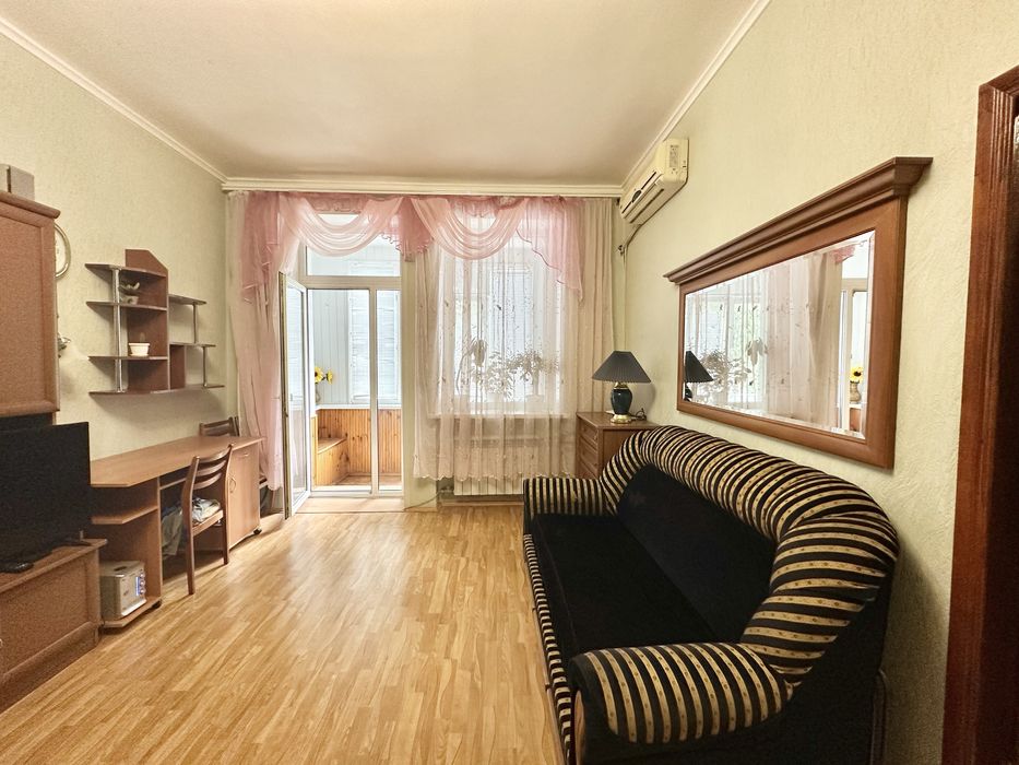 Продаж 1-кімнатна квартира по вул Сталеварів