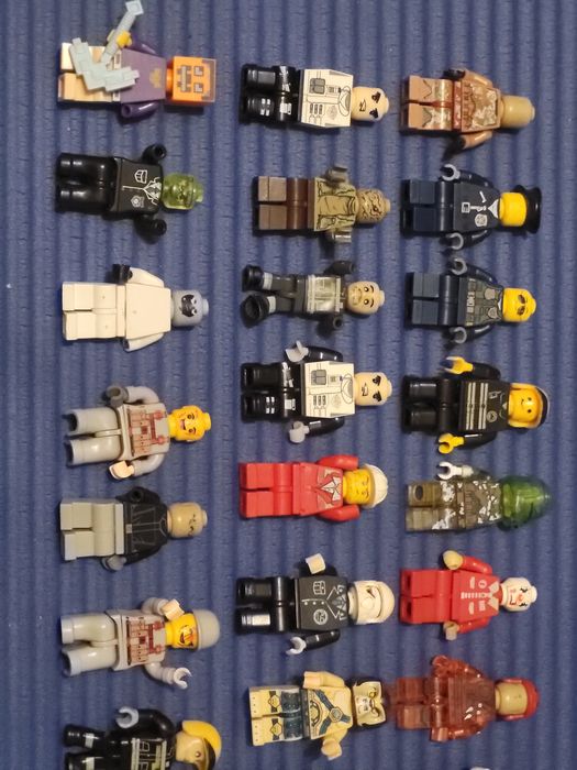 Zestaw figurek.  Lego I inne. 24 sztuki
