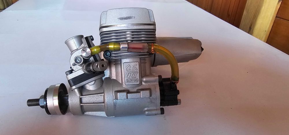 Aeromodelo Valliant 10cc na caixa + Motor OS GGT10 + Flutuadores