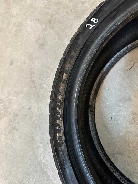 28 - Pneu good year 225/40 r19