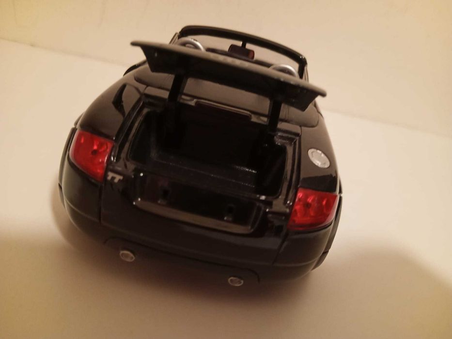 MAISTO coleção Audi TT Roadster 1/18 preto miniatura