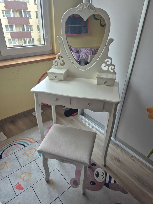 Toaletka dla dziwczynki