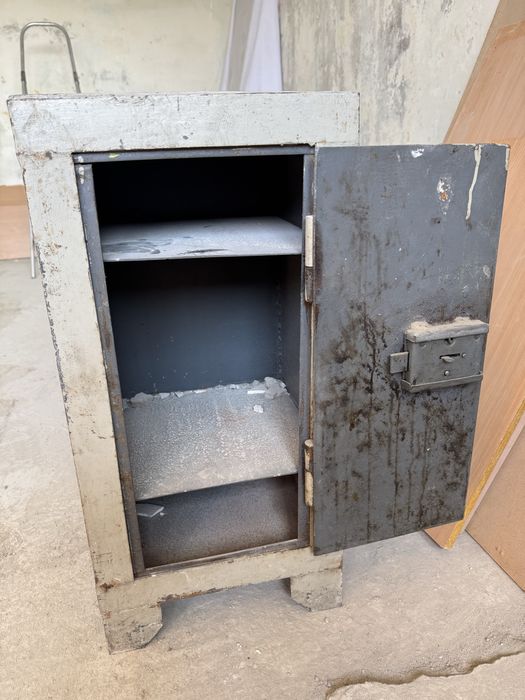 Сейф металлический для хранения