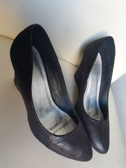 Buty na koturnie rozmiar 38