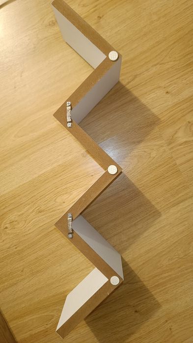 Vendo prateleira Zig zag