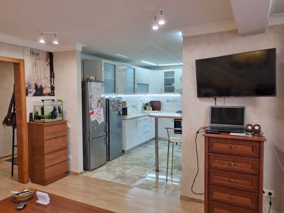 3 кімнатна квартира 82м2 в новобудові з ремонтом в районі Масани-KI