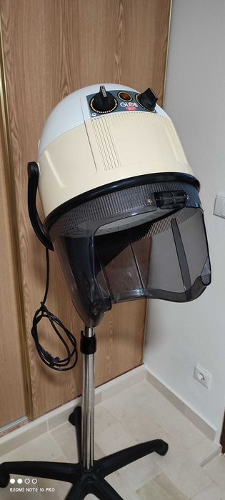 Secador de cabelo com pé