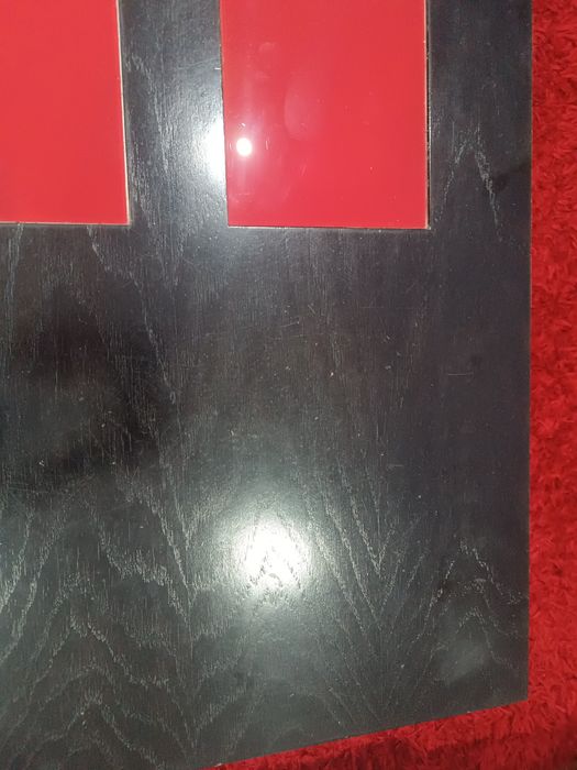 Mesa centro Wengue com vermelho