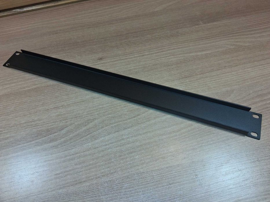 C019 Panel Maskujący Zaślepka RACK 19 Cali U-Shaped 1U Czarny Stal