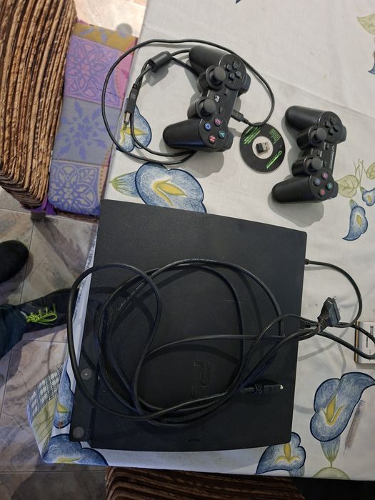 Ps3. Com dois comandos.