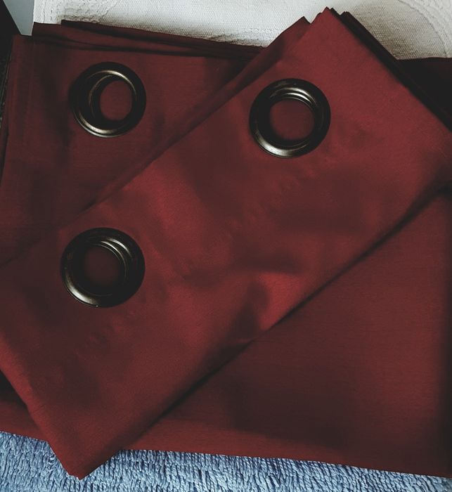 Vendo 3 cortinados em vermelho escuro de alta qualidda loja Gato preto