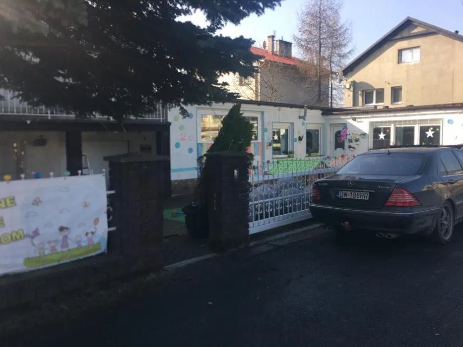 Dom wraz z Halą