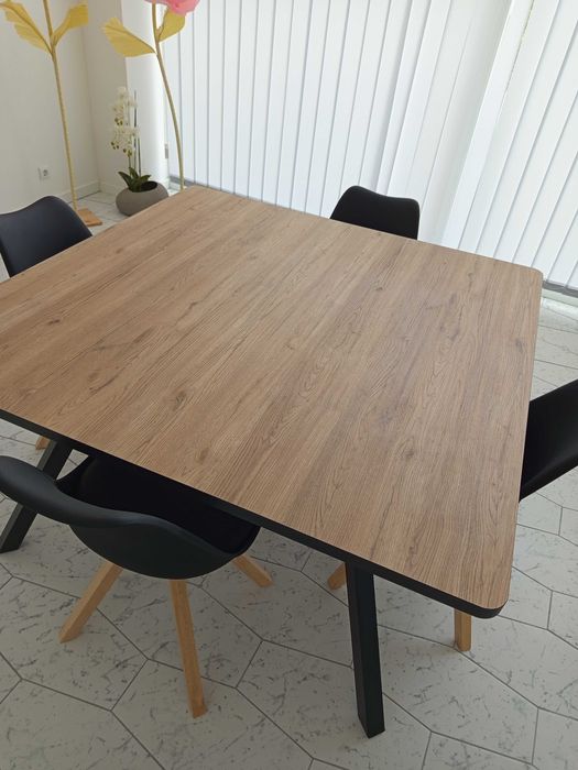 Mesa de jantar Milena, Carvalho preto com 4 cadeiras