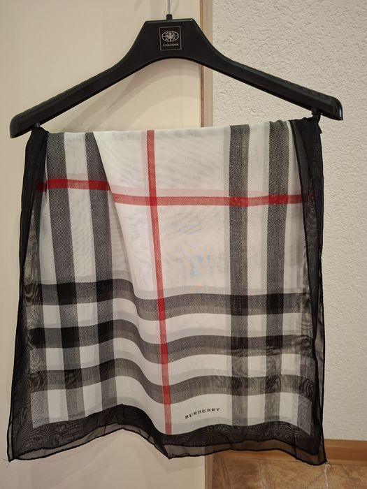 Burberry szalik logowany
