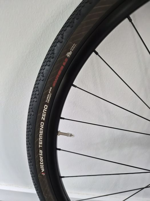 Hunt koła gravel z oponami