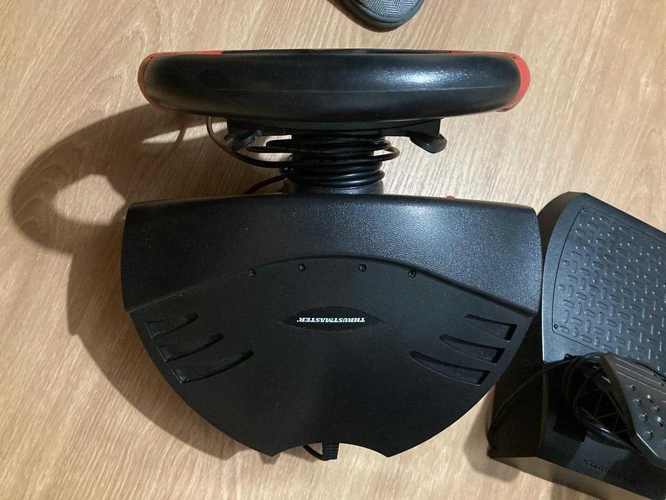 Volante Thrustmaster Red Legend Edition