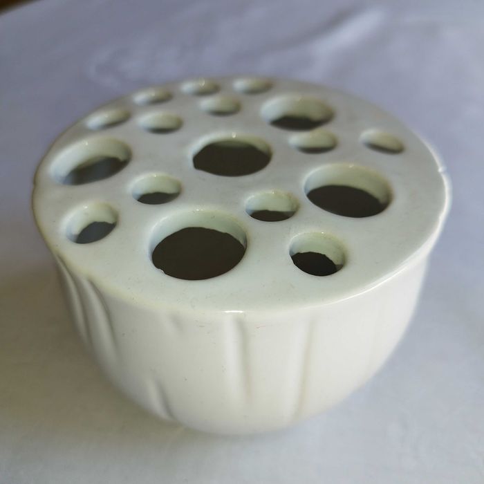 Vintage biała ceramiczna ikebana wazonik